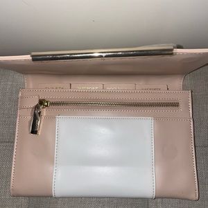 Perfect travel bag to store tickets, passports etc!